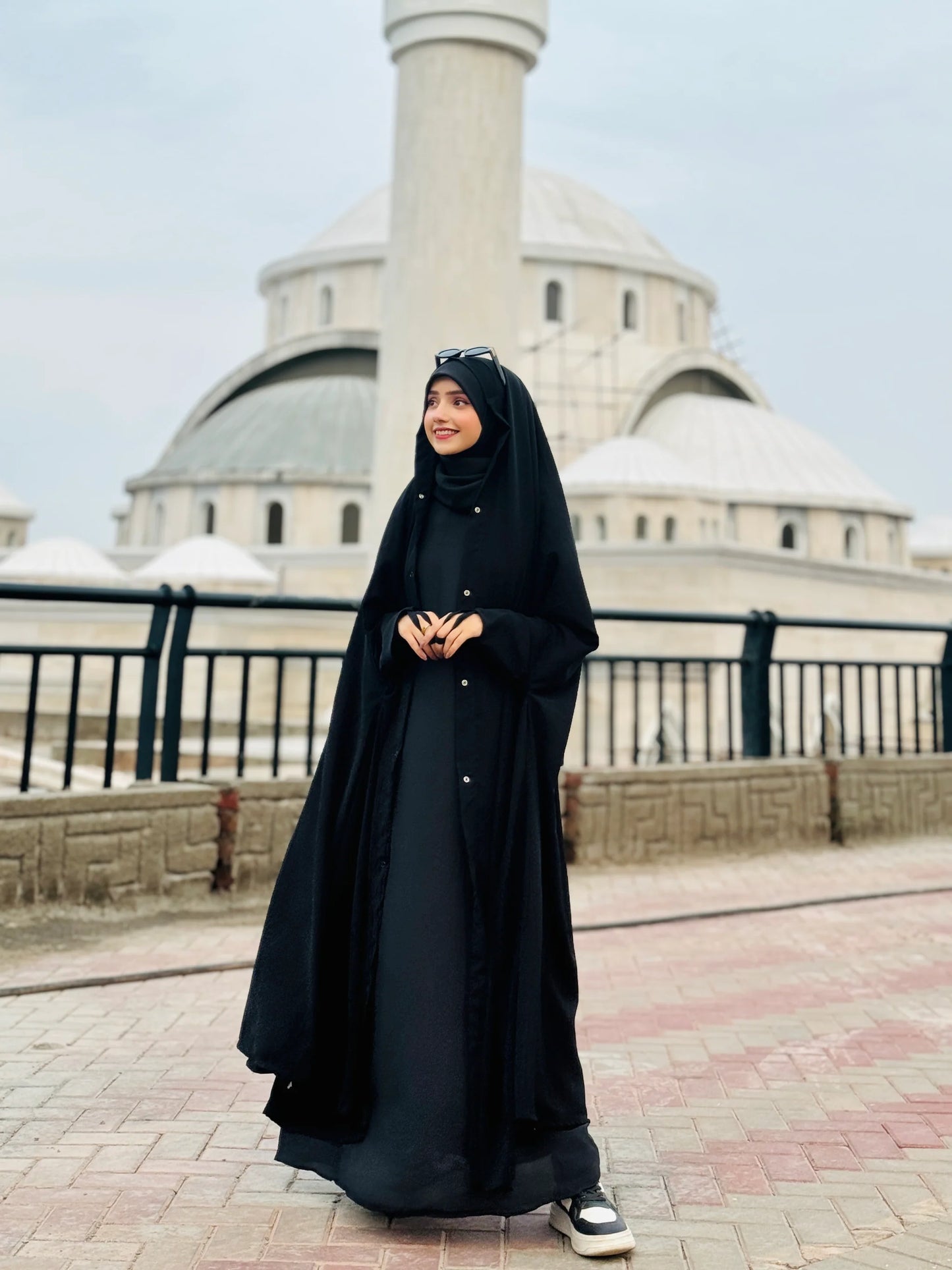 Irani Chadar With Sleeves & Buttons