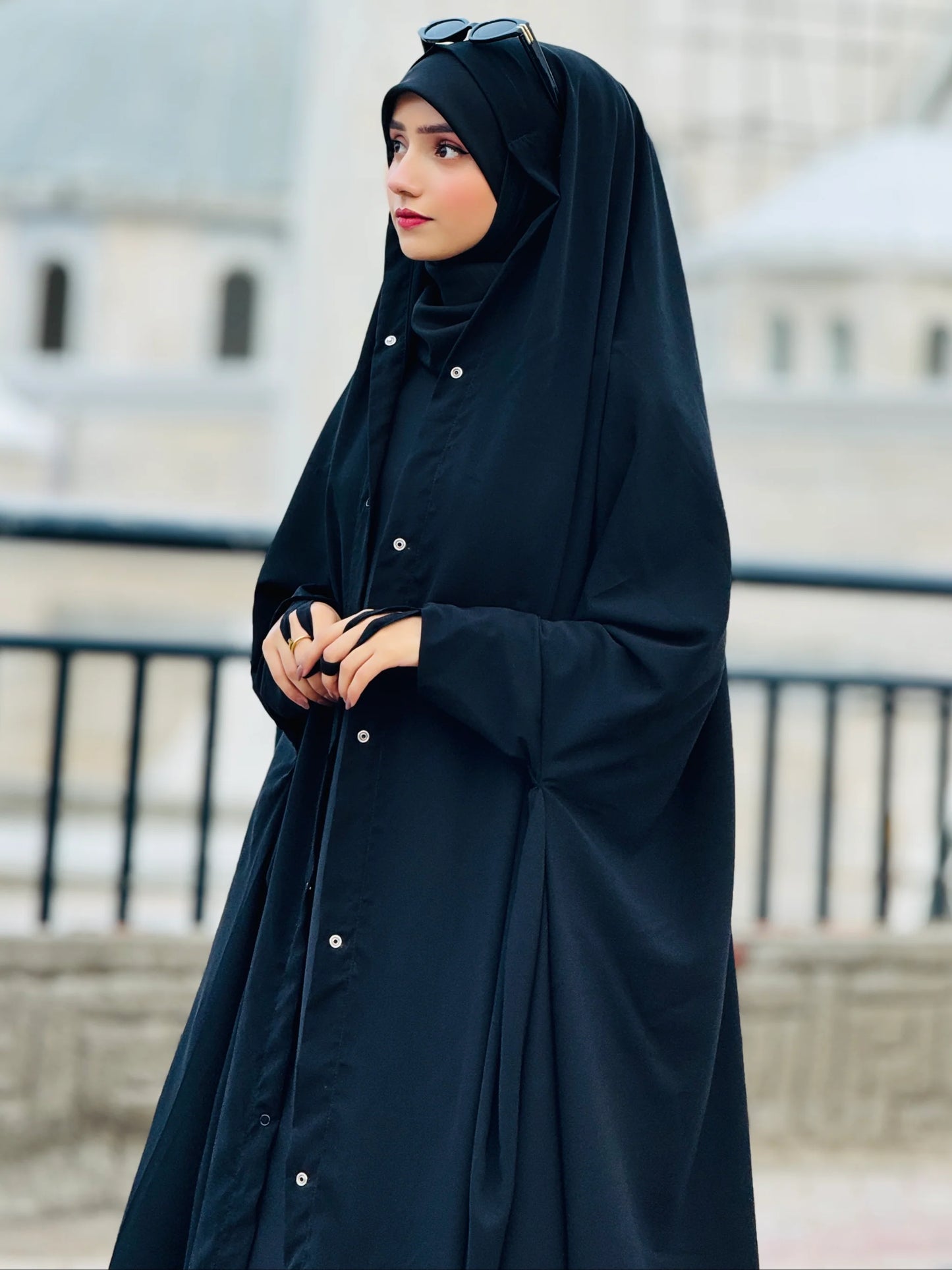 Irani Chadar With Sleeves & Buttons