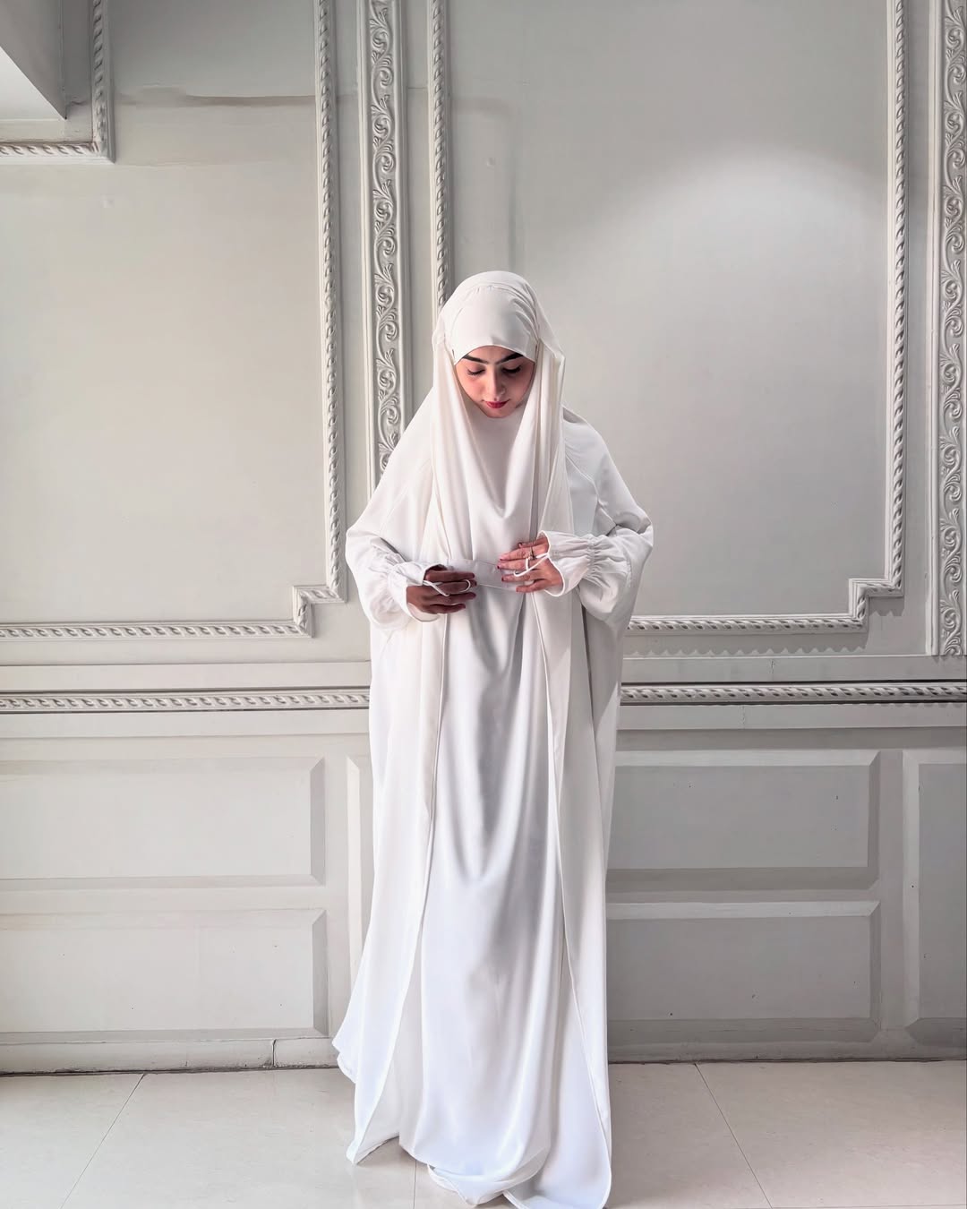 White Saudi Jilbab