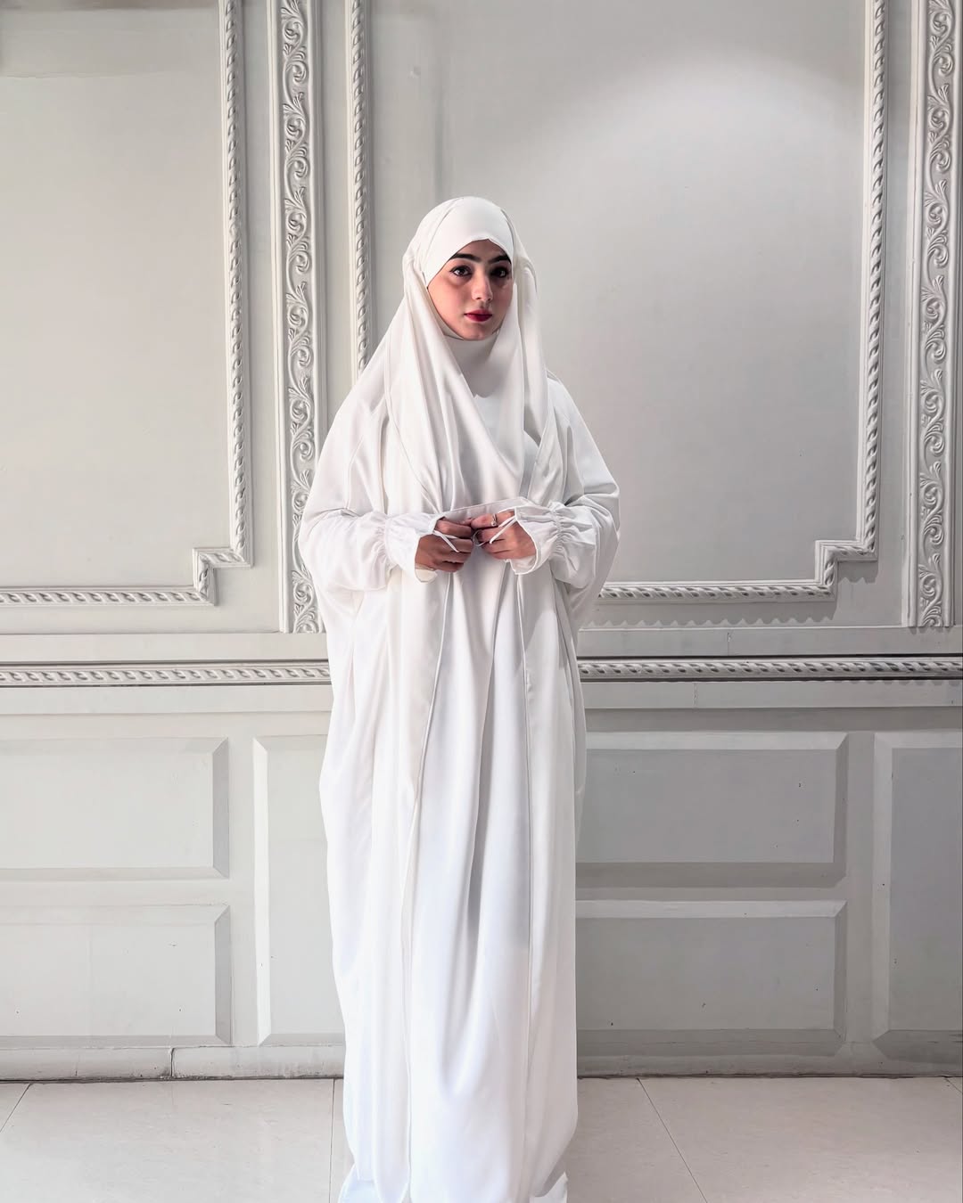 White Saudi Jilbab